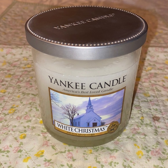 Yankee Candle “White Christmas” candle